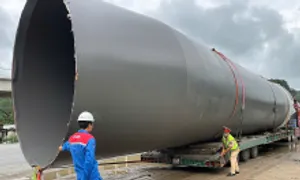 Ngăn chặn hai xe siêu trường sắp qua đèo Hải Vân Ngăn chặn hai xe siêu trường sắp qua đèo Hải Vân