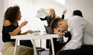Nhân viên trẻ nói 'khó làm việc với sếp lớn tuổi' Nhân viên trẻ nói 'khó làm việc với sếp lớn tuổi'