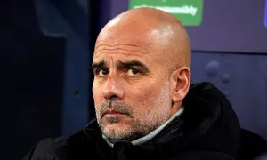 Guardiola đính chính vụ 'tự làm đau bản thân' Guardiola đính chính vụ 'tự làm đau bản thân'