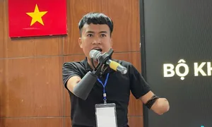 'Cánh tay nhân tạo' thắng giải công nghệ cho người khuyết tật 'Cánh tay nhân tạo' thắng giải công nghệ cho người khuyết tật