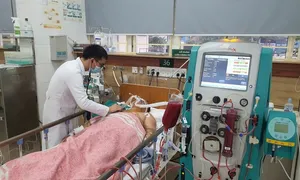 6 bệnh nhân nặng, nguy kịch trong vụ nghi ngộ độc ở Long Biên 6 bệnh nhân nặng, nguy kịch trong vụ nghi ngộ độc ở Long Biên
