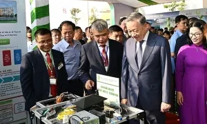 Bộ Chính trị chỉ đạo ưu tiên nguồn lực phát triển khoa học công nghệ Bộ Chính trị chỉ đạo ưu tiên nguồn lực phát triển khoa học công nghệ