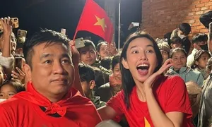 Dàn sao chúc mừng tuyển Việt Nam thắng Thái Lan Dàn sao chúc mừng tuyển Việt Nam thắng Thái Lan
