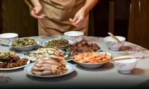 Ngồi bệt ăn cơm hay ngồi ghế tốt hơn?