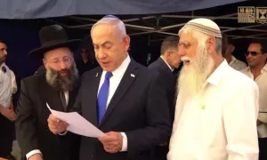 Ông Netanyahu cầu nguyện cho ông Trump ở Bức tường Than khóc Ông Netanyahu cầu nguyện cho ông Trump ở Bức tường Than khóc